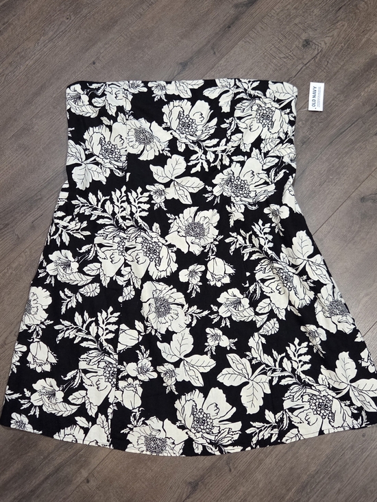 Old Navy Dresses & Skirts - Old Navy Black & Cream Floral Strapless Dress